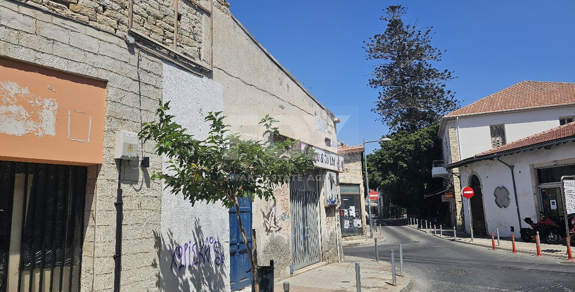 Listed Shop in In The Historical District For Sale