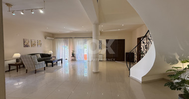 RENT: FULLY RENOVATED FOUR BEDROOM DETACHED HOUSE WITH LARGE GARDEN IN CENTRAL LIMASSOL