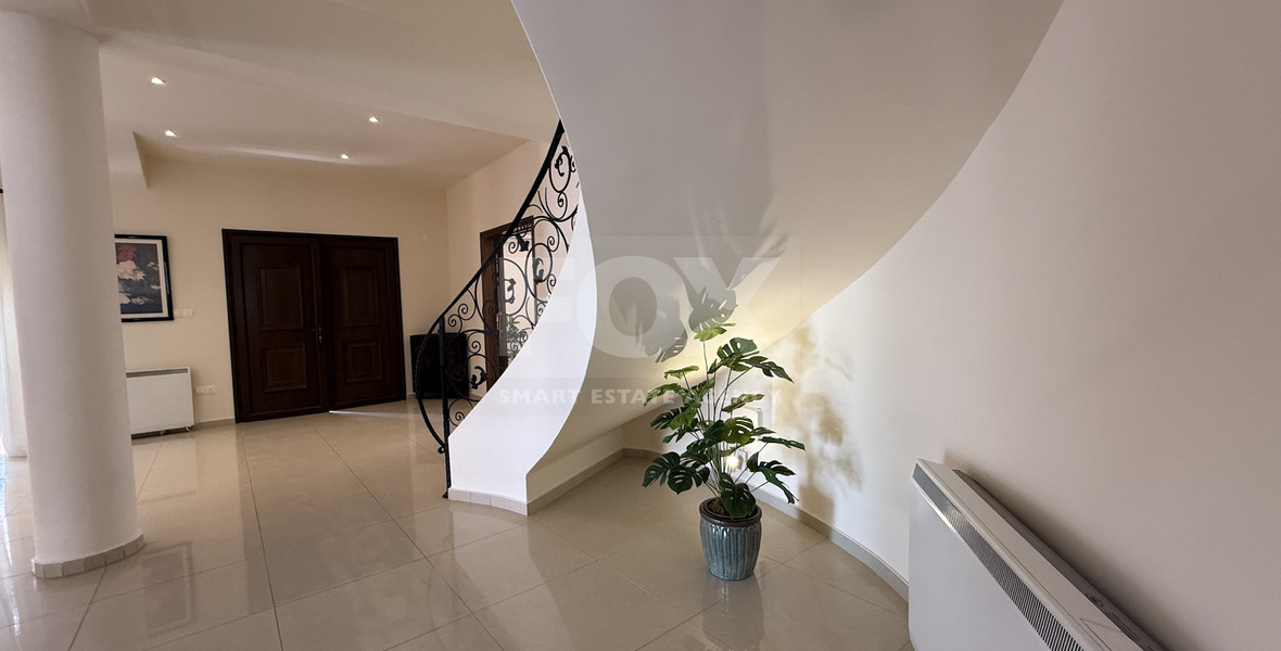 RENT: FULLY RENOVATED FOUR BEDROOM DETACHED HOUSE WITH LARGE GARDEN IN CENTRAL LIMASSOL