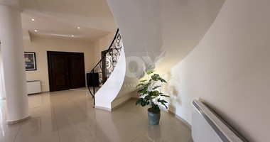 RENT: FULLY RENOVATED FOUR BEDROOM DETACHED HOUSE WITH LARGE GARDEN IN CENTRAL LIMASSOL