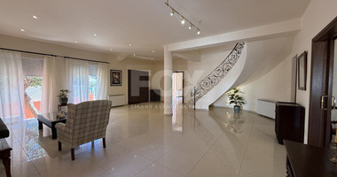 RENT: FULLY RENOVATED FOUR BEDROOM DETACHED HOUSE WITH LARGE GARDEN IN CENTRAL LIMASSOL