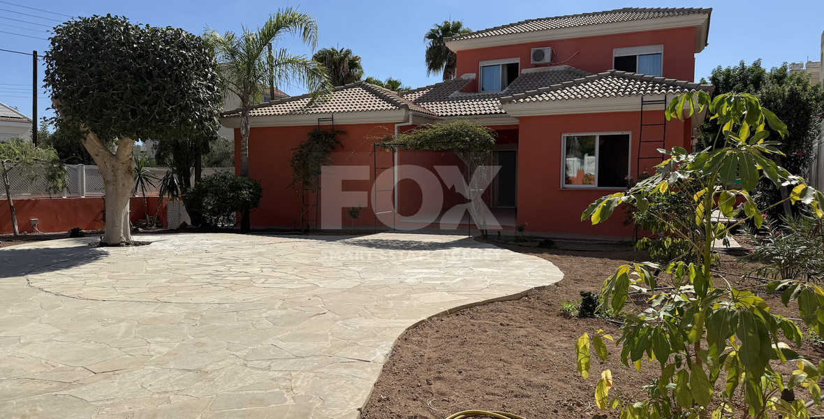 RENT: FULLY RENOVATED FOUR BEDROOM DETACHED HOUSE WITH LARGE GARDEN IN CENTRAL LIMASSOL