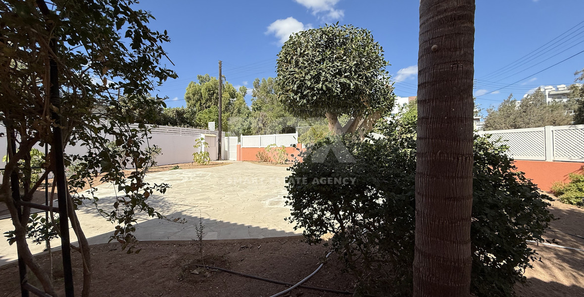 RENT: FULLY RENOVATED FOUR BEDROOM DETACHED HOUSE WITH LARGE GARDEN IN CENTRAL LIMASSOL