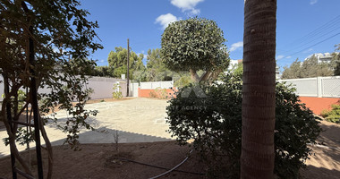 RENT: FULLY RENOVATED FOUR BEDROOM DETACHED HOUSE WITH LARGE GARDEN IN CENTRAL LIMASSOL