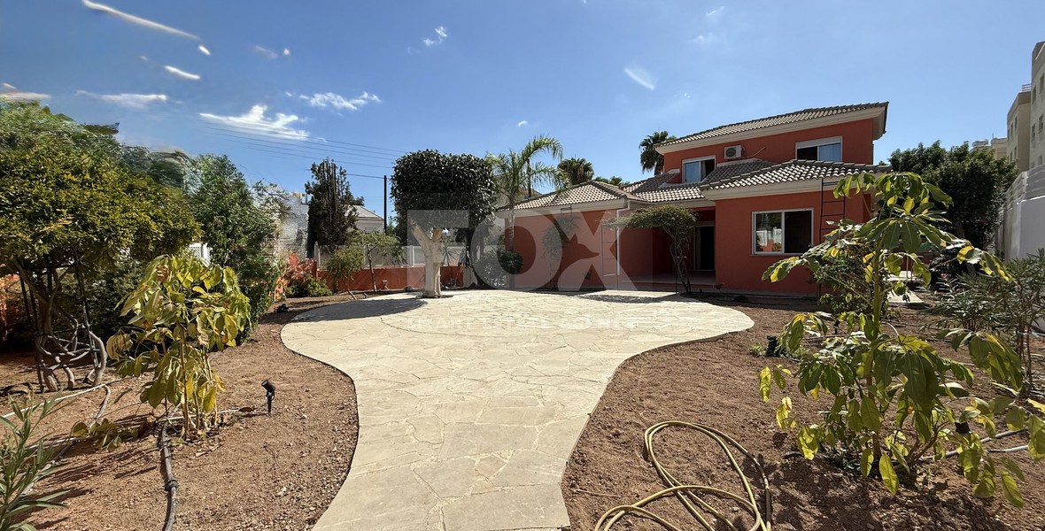 RENT: FULLY RENOVATED FOUR BEDROOM DETACHED HOUSE WITH LARGE GARDEN IN CENTRAL LIMASSOL