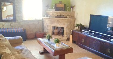 Spacious three bedroom villa available for rent in Vasa Koilaniou Limassol