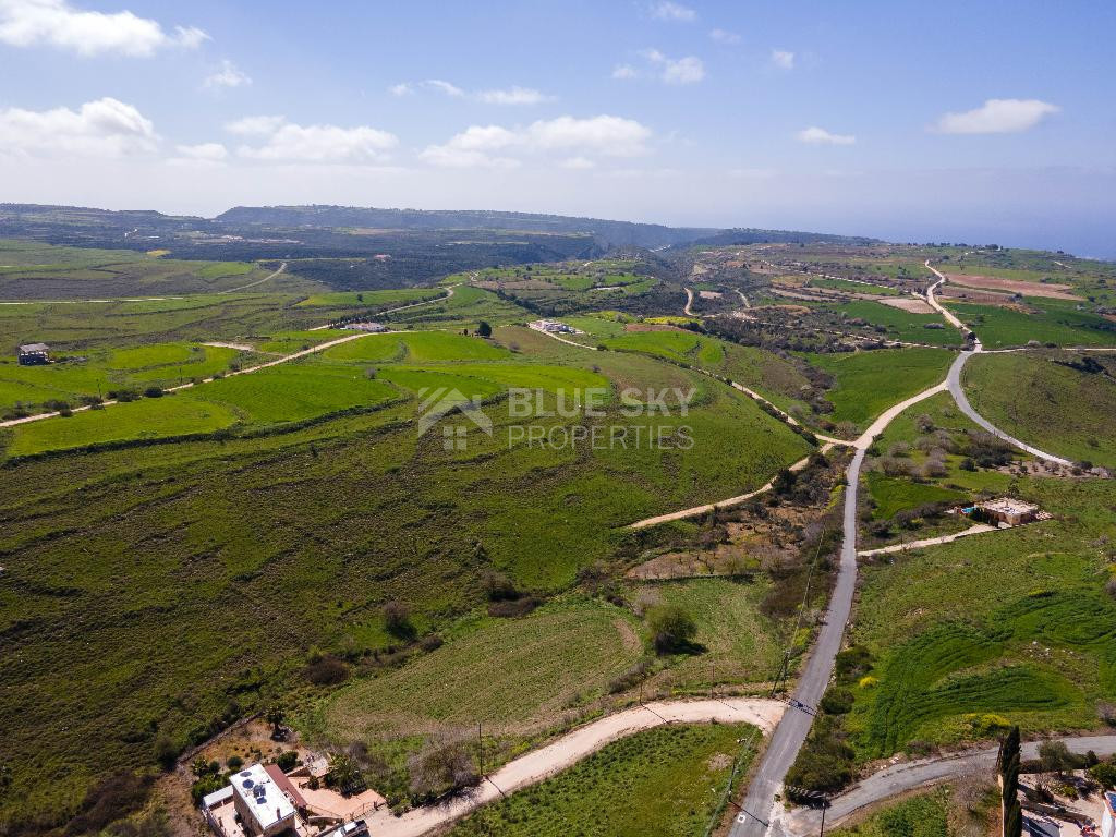 Scenic land for sale in Pano Arodes, Paphos District – ideal for building primary or holiday homes in a peaceful location near amenities.