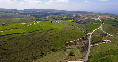 Scenic land for sale in Pano Arodes, Paphos District – ideal for building primary or holiday homes in a peaceful location near amenities.