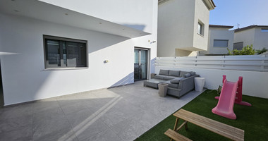 Spacious-Modern Design Five Bedroom Detached House in Kolossi