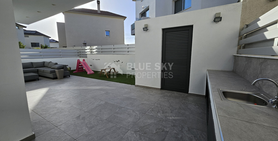 Spacious-Modern Design Five Bedroom Detached House in Kolossi