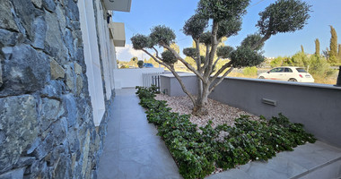 Spacious-Modern Design Five Bedroom Detached House in Kolossi