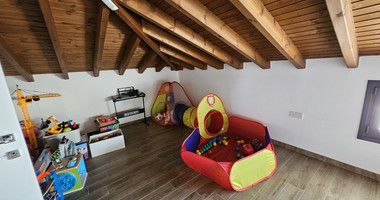 Spacious-Modern Design Five Bedroom Detached House in Kolossi