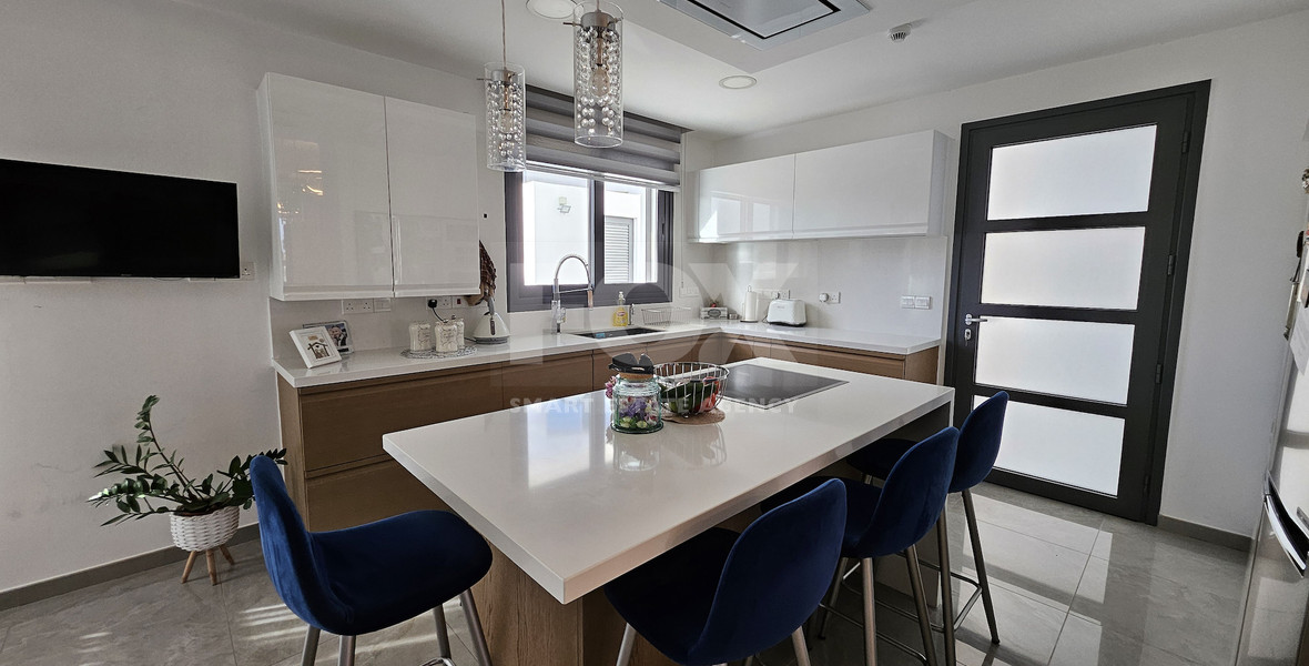 Spacious-Modern Design Five Bedroom Detached House in Kolossi