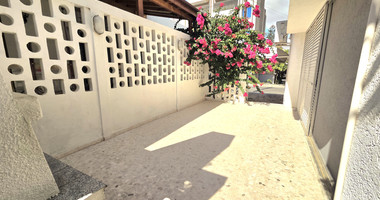 Spacious  four bedroom apartment with  fireplace charm and two large verandas for rent in Katholiki Limassol