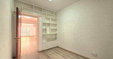 Spacious  four bedroom apartment with  fireplace charm and two large verandas for rent in Katholiki Limassol