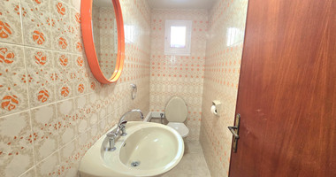 Spacious  four bedroom apartment with  fireplace charm and two large verandas for rent in Katholiki Limassol