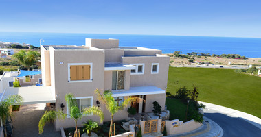 Luxury four Bedroom Coastal Villa for Sale in Chloraka, Paphos – Panoramic Sea Views & Private Pool