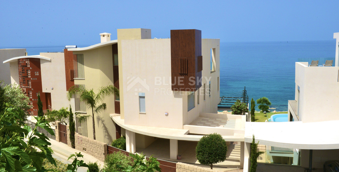 Four bedroom Luxury Coastal Living on the Golden Mile – Exclusive Seaside Residences in a Prime Mediterranean Location