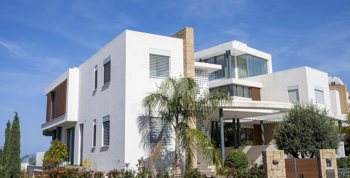 Four bedroom Luxury Coastal Living on the Golden Mile – Exclusive Seaside Residences in a Prime Mediterranean Location