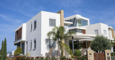 Four bedroom Luxury Coastal Living on the Golden Mile – Exclusive Seaside Residences in a Prime Mediterranean Location