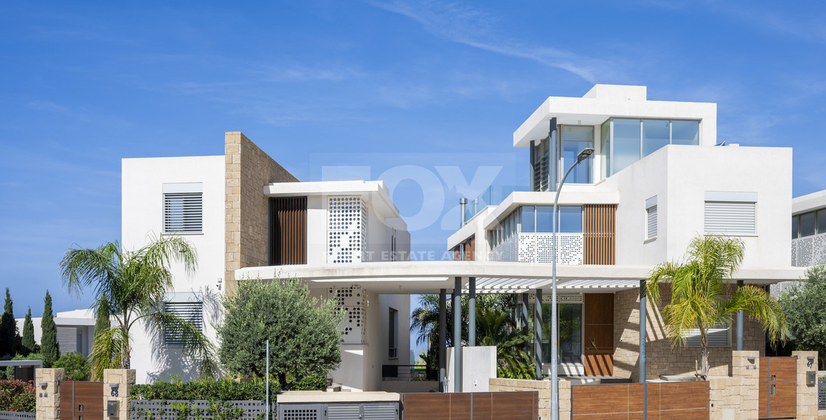 Four bedroom Luxury Coastal Living on the Golden Mile – Exclusive Seaside Residences in a Prime Mediterranean Location