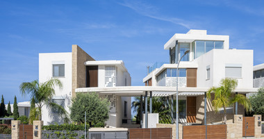 Four bedroom Luxury Coastal Living on the Golden Mile – Exclusive Seaside Residences in a Prime Mediterranean Location