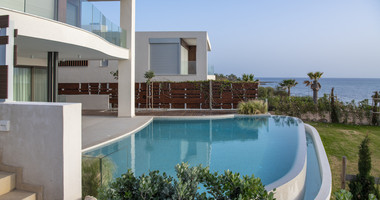 Four bedroom Luxury Coastal Living on the Golden Mile – Exclusive Seaside Residences in a Prime Mediterranean Location