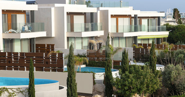 Prestigious five Bedroom Seaside Villa on the Golden Mile, Paphos – Private Pool & Modern Amenities