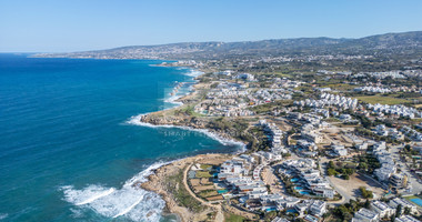 Prestigious five Bedroom Seaside Villa on the Golden Mile, Paphos – Private Pool & Modern Amenities