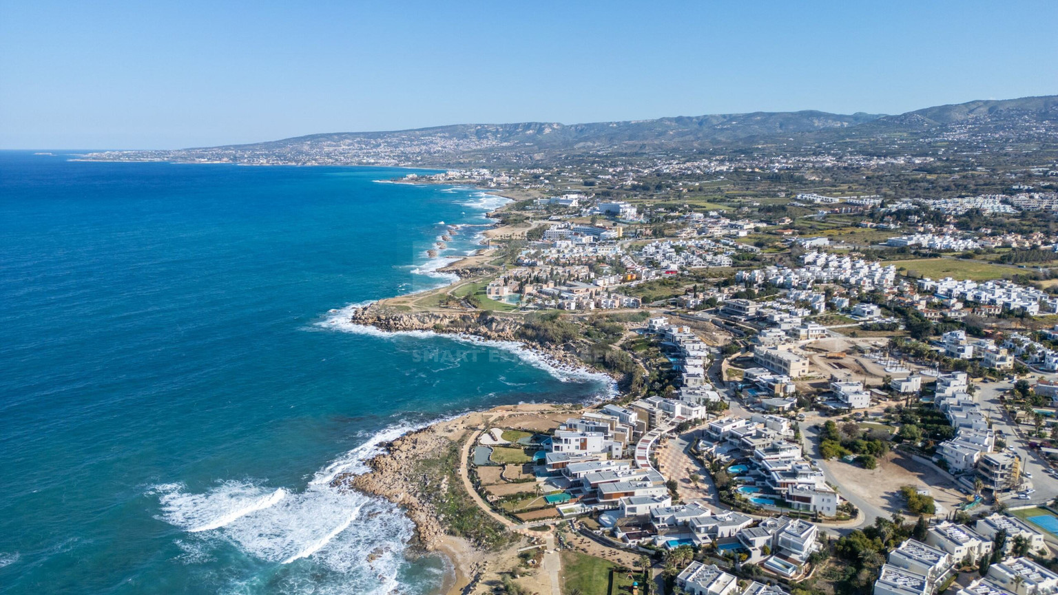 Prestigious five Bedroom Seaside Villa on the Golden Mile, Paphos – Private Pool & Modern Amenities