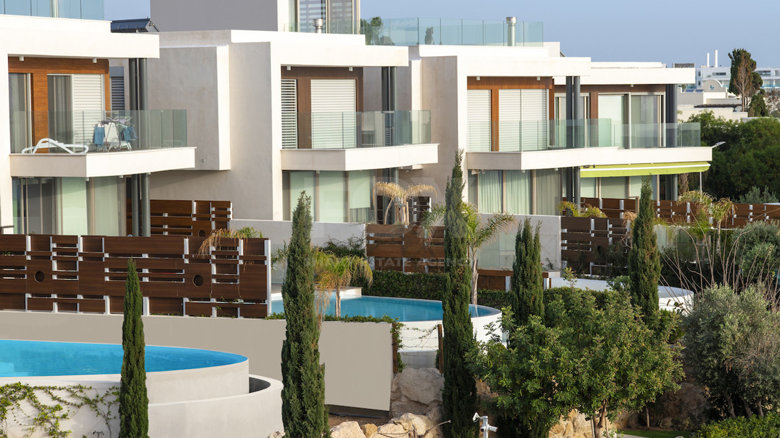Prestigious five Bedroom Seaside Villa on the Golden Mile, Paphos – Private Pool & Modern Amenities
