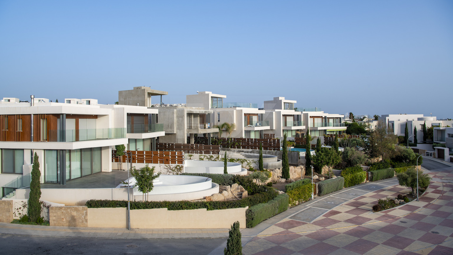 Prestigious five Bedroom Seaside Villa on the Golden Mile, Paphos – Private Pool & Modern Amenities