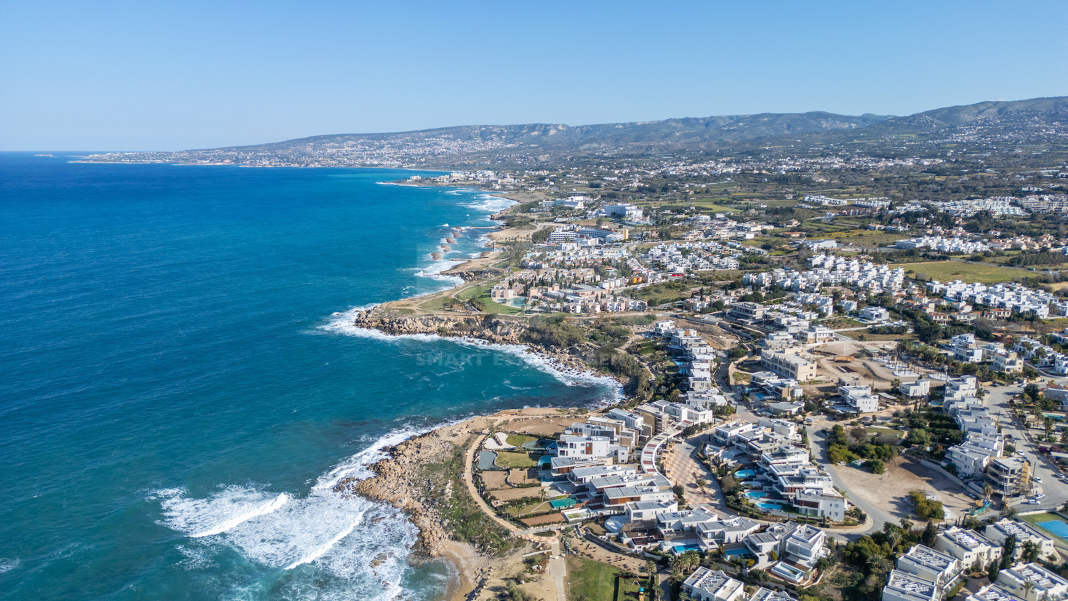 Prestigious five Bedroom Seaside Villa on the Golden Mile, Paphos – Private Pool & Modern Amenities