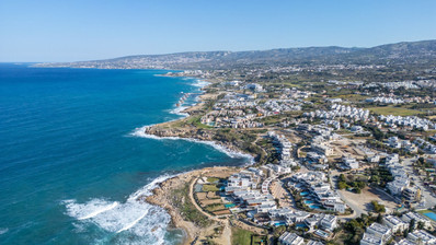 Prestigious five Bedroom Seaside Villa on the Golden Mile, Paphos – Private Pool & Modern Amenities