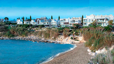 Prestigious five Bedroom Seaside Villa on the Golden Mile, Paphos – Private Pool & Modern Amenities