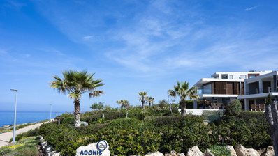 Prestigious five Bedroom Seaside Villa on the Golden Mile, Paphos – Private Pool & Modern Amenities
