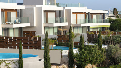 Prestigious five Bedroom Seaside Villa on the Golden Mile, Paphos – Private Pool & Modern Amenities
