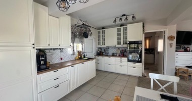 Modern Furnished Villa with Pool and Sea View in Tala for rent