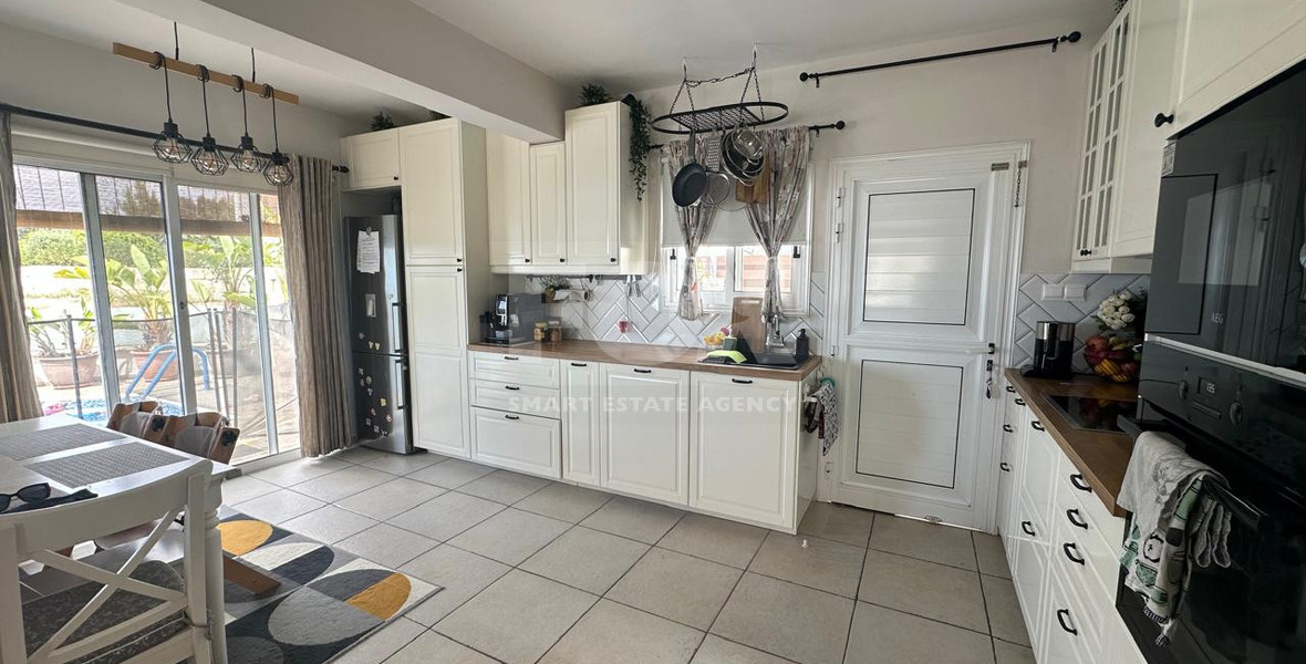 Modern Furnished Villa with Pool and Sea View in Tala for rent