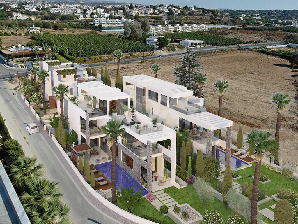 Spacious  five bedroom Villa with Pool and Large Plot for sale in Kissonerga