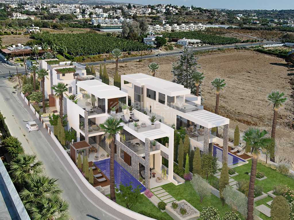 Spacious  five bedroom Villa with Pool and Large Plot for sale in Kissonerga