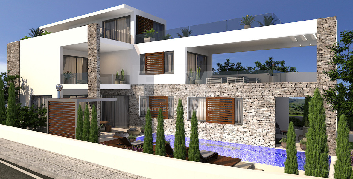 Spacious  five bedroom Villa with Pool and Large Plot for sale in Kissonerga