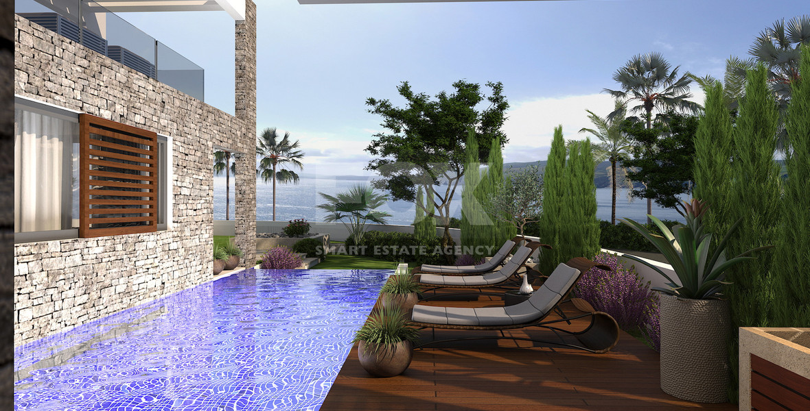 Spacious  five bedroom Villa with Pool and Large Plot for sale in Kissonerga