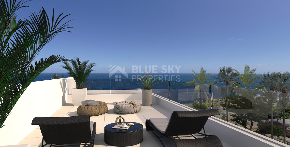 Spacious  five bedroom Villa with Pool and Large Plot for sale in Kissonerga