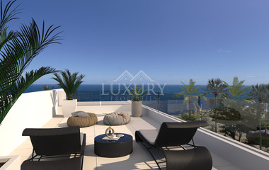 Spacious  five bedroom Villa with Pool and Large Plot for sale in Kissonerga