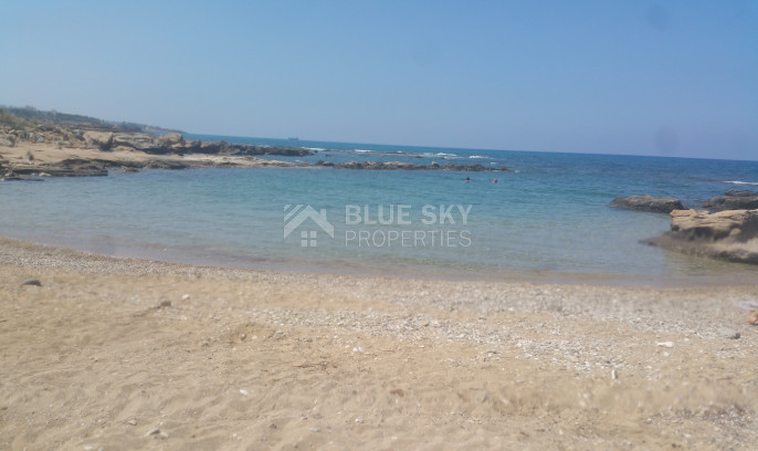 Spacious  five bedroom Villa with Pool and Large Plot for sale in Kissonerga