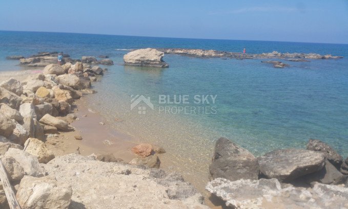 Spacious  five bedroom Villa with Pool and Large Plot for sale in Kissonerga