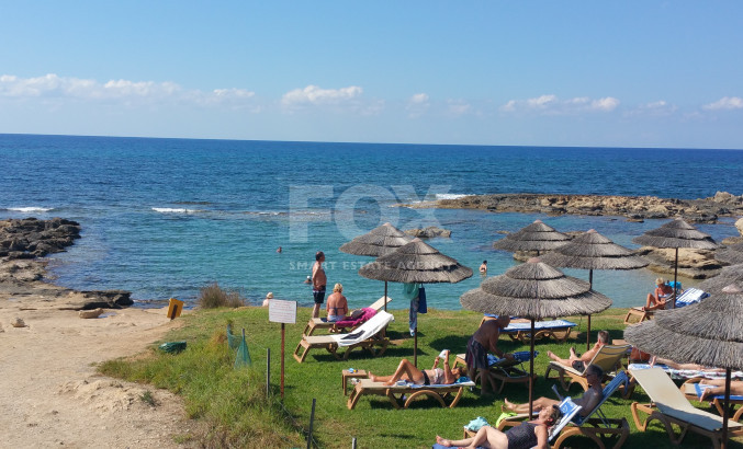 Spacious  five bedroom Villa with Pool and Large Plot for sale in Kissonerga