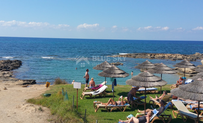 Spacious  five bedroom Villa with Pool and Large Plot for sale in Kissonerga