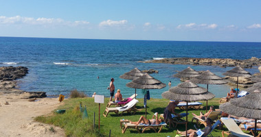 Spacious  five bedroom Villa with Pool and Large Plot for sale in Kissonerga